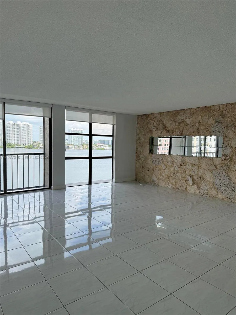 17500 Bay Rd #S907 Sunny Isles Beach, FL 33160