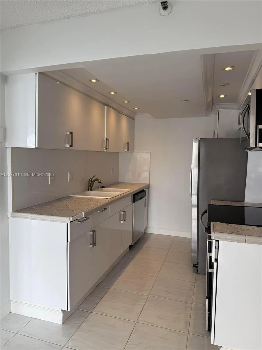 17500 Bay Rd #S907 Sunny Isles Beach, FL 33160