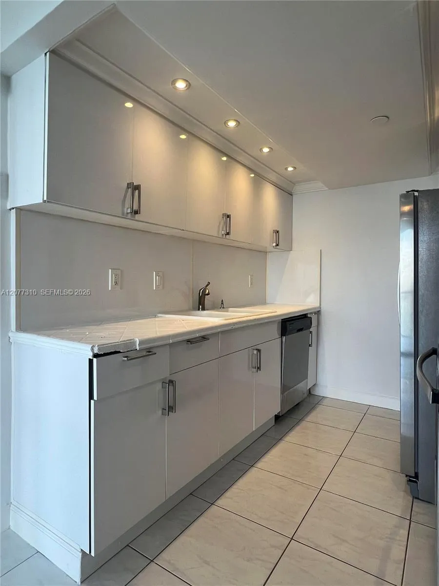 17500 Bay Rd #S907 Sunny Isles Beach, FL 33160