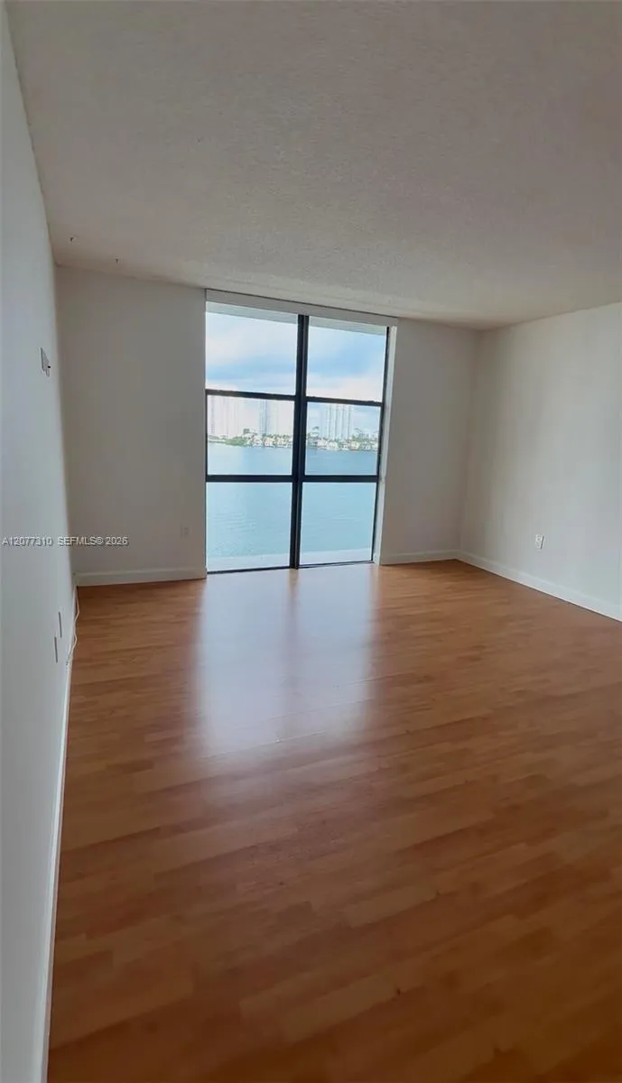 17500 Bay Rd #S907 Sunny Isles Beach, FL 33160