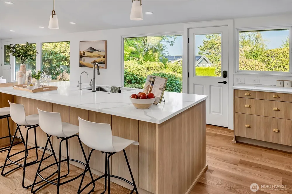 2434 73rd Avenue SE Mercer Island, WA 98040