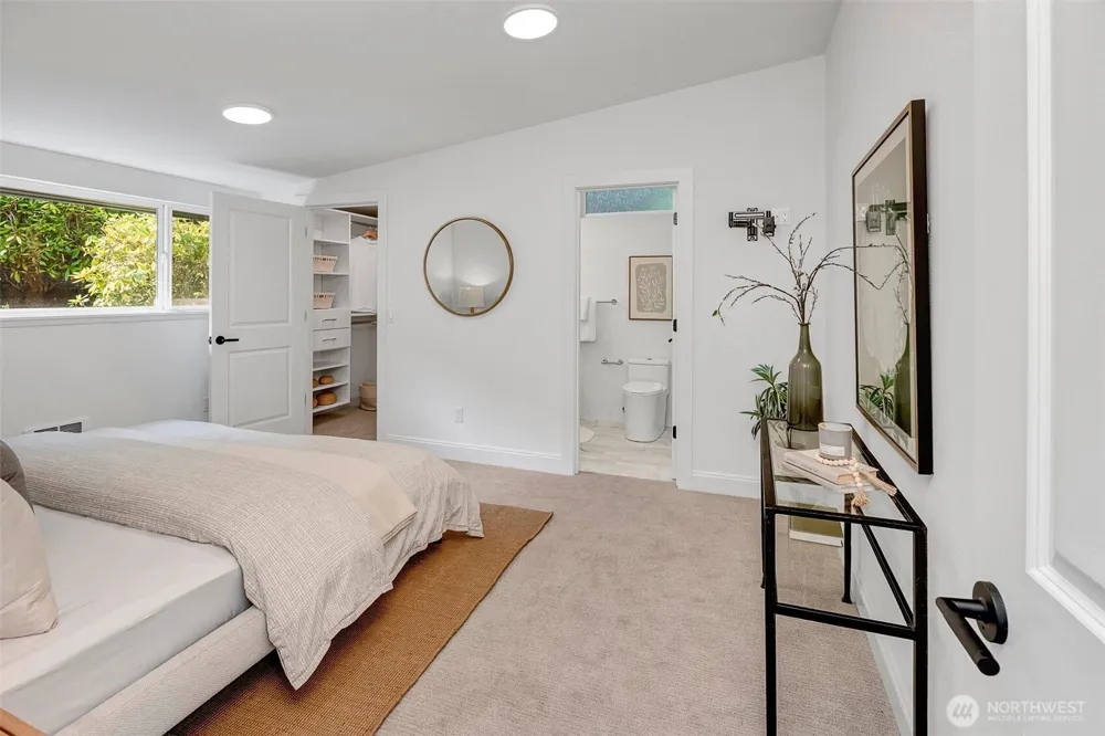 2434 73rd Avenue SE Mercer Island, WA 98040