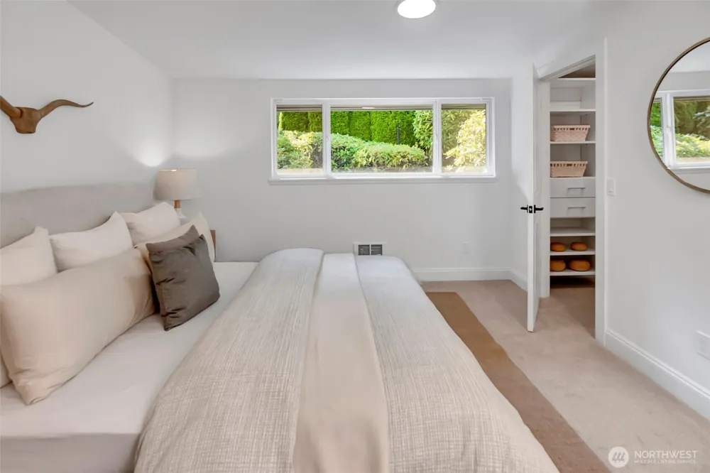 2434 73rd Avenue SE Mercer Island, WA 98040