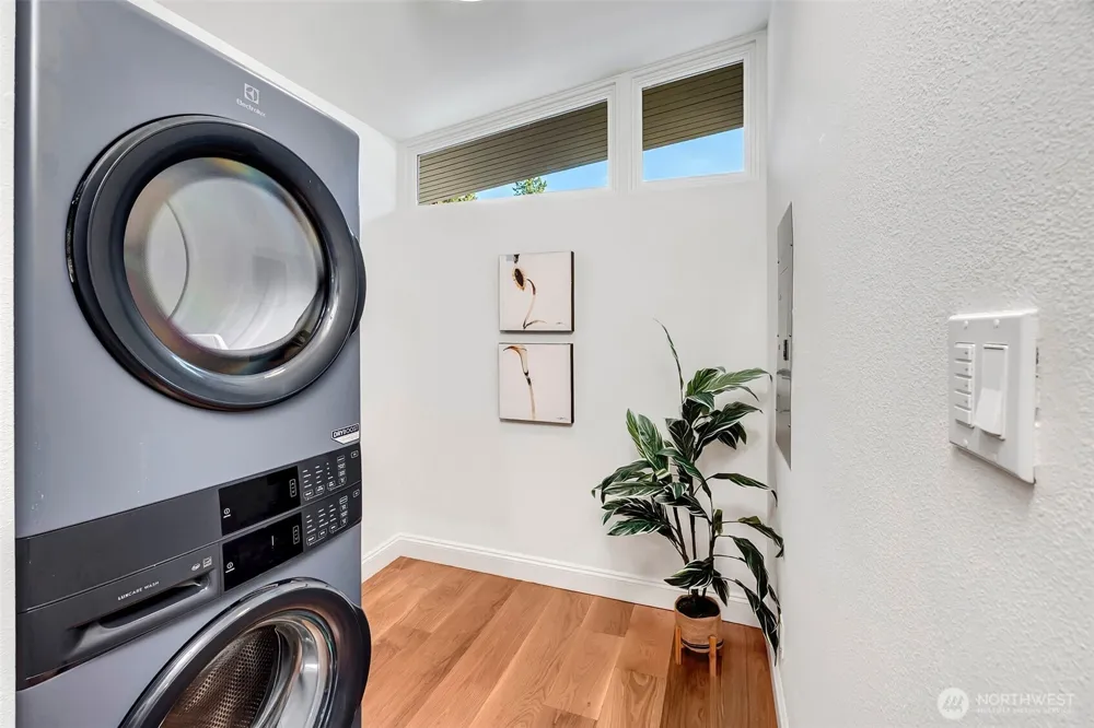 2434 73rd Avenue SE Mercer Island, WA 98040