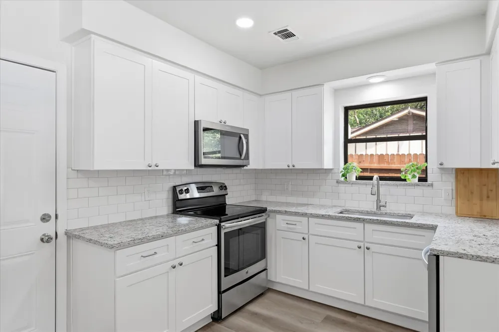 206 Lake Vista W Highland Village, TX 75077
