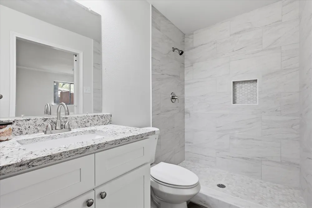 206 Lake Vista W Highland Village, TX 75077