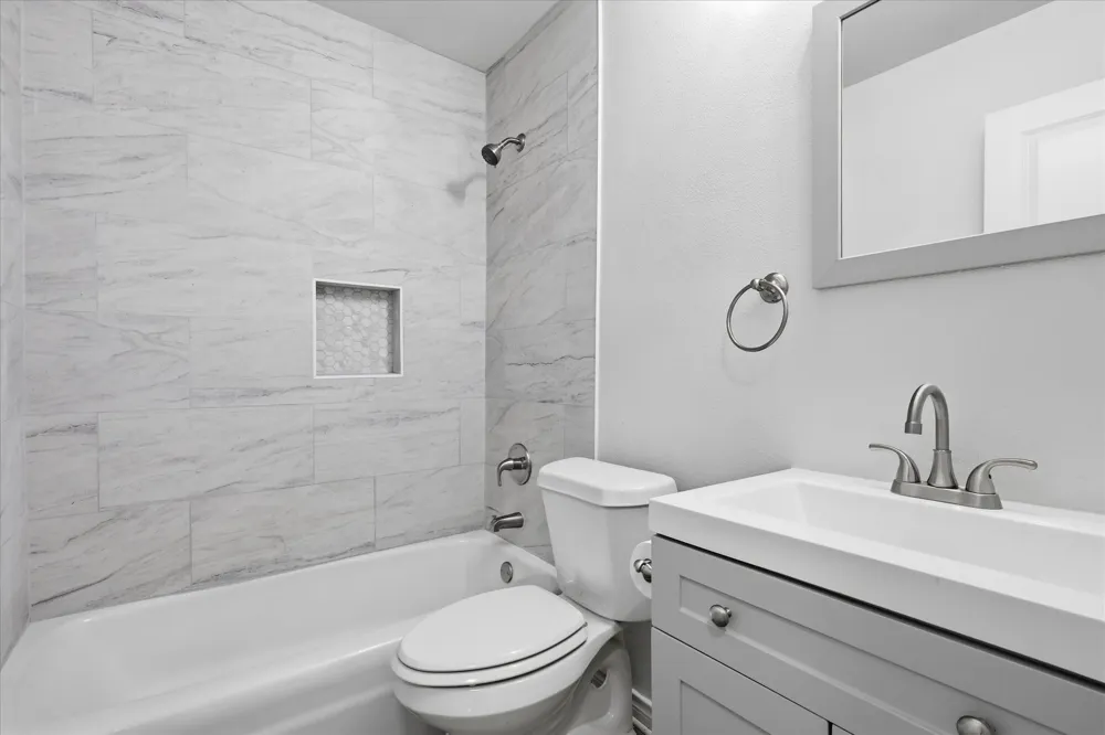 206 Lake Vista W Highland Village, TX 75077