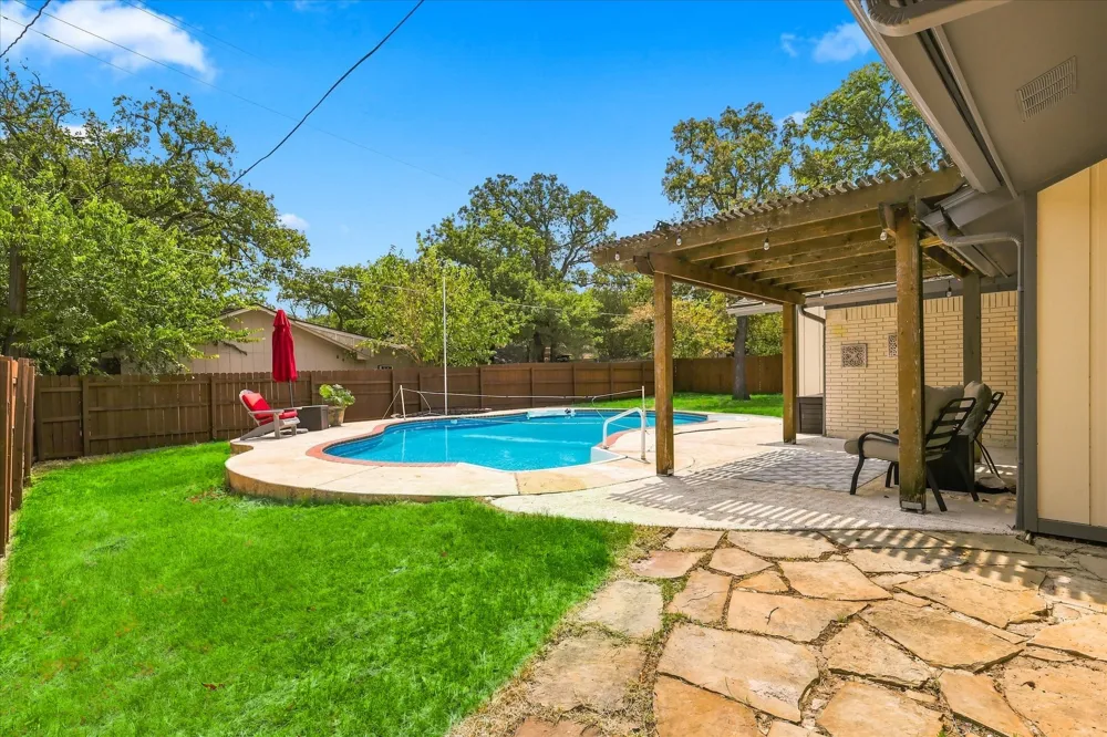206 Lake Vista W Highland Village, TX 75077