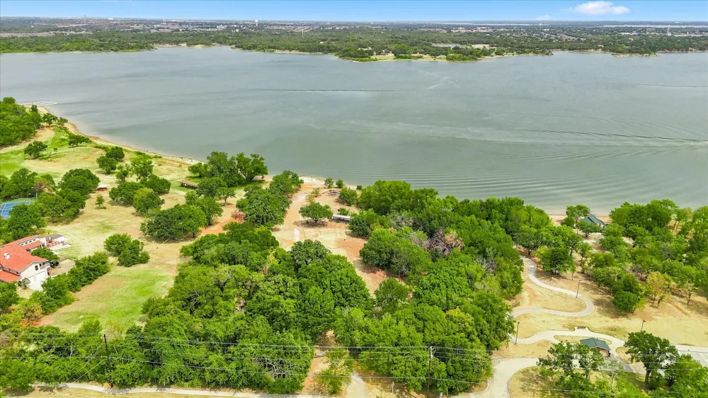 206 Lake Vista W Highland Village, TX 75077