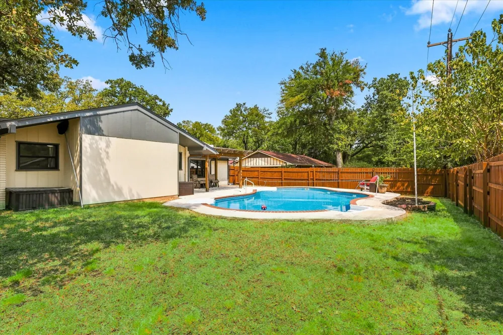 206 Lake Vista W Highland Village, TX 75077
