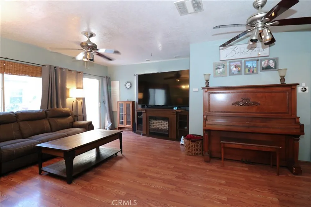 12421 Floral Whittier, CA 90601