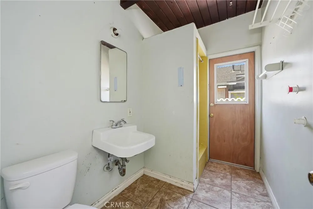 209 Broadmoor West Covina, CA 91790