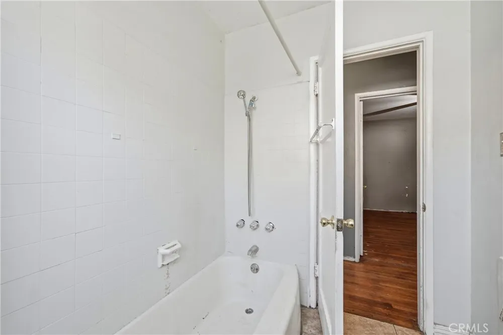 209 Broadmoor West Covina, CA 91790