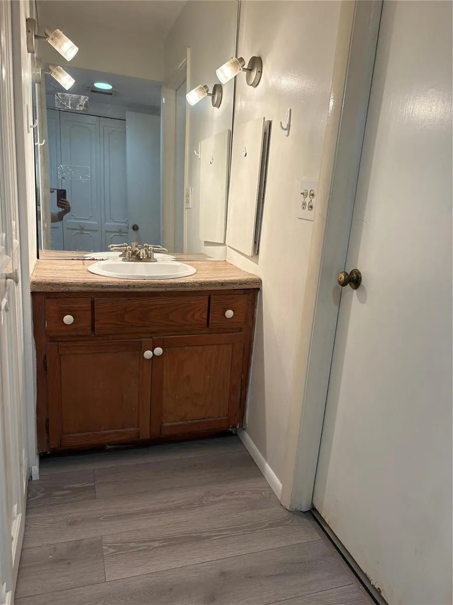 3710 INVERRARY DRIVE #1Y Lauderhill, FL 33319