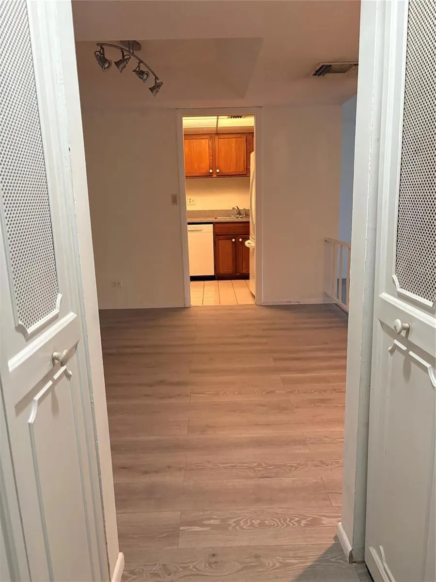 3710 INVERRARY DRIVE #1Y Lauderhill, FL 33319