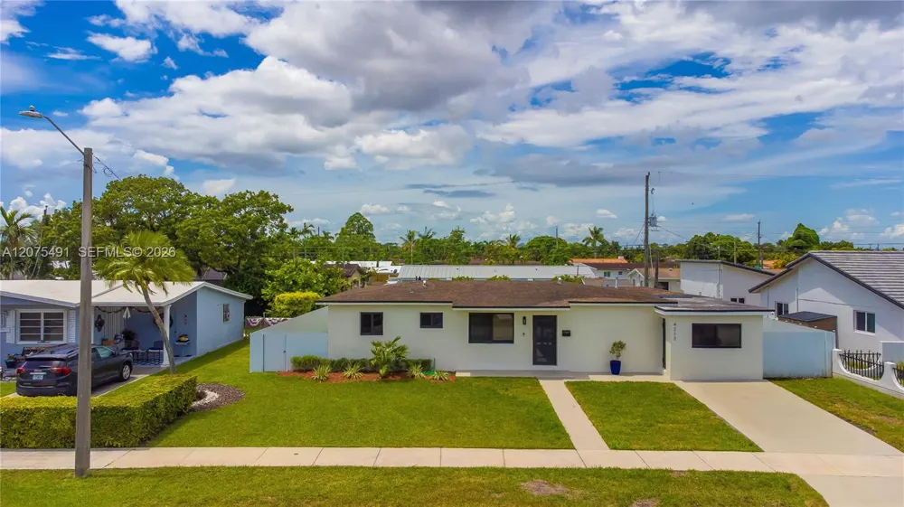 4212 SW 98th Ave Miami, FL 33165
