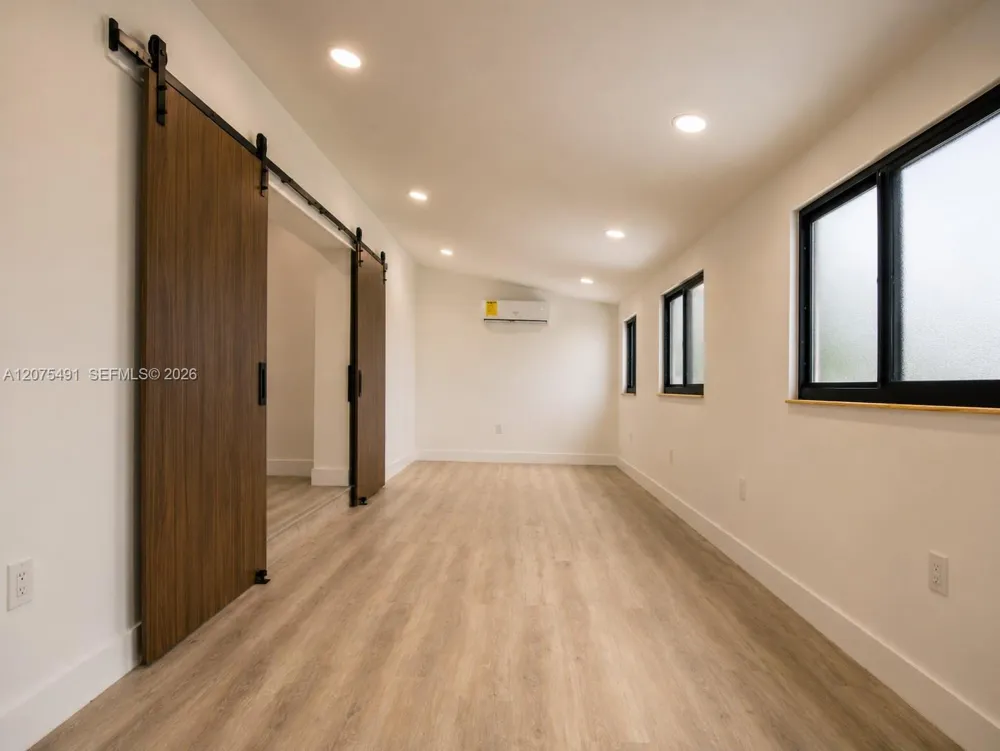 4212 SW 98th Ave Miami, FL 33165