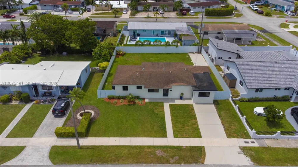 4212 SW 98th Ave Miami, FL 33165