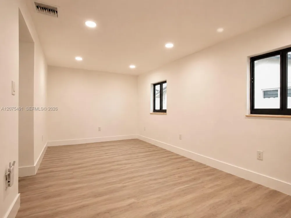 4212 SW 98th Ave Miami, FL 33165