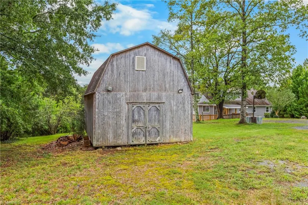 2018 East Road Walnut Cove, NC 27052