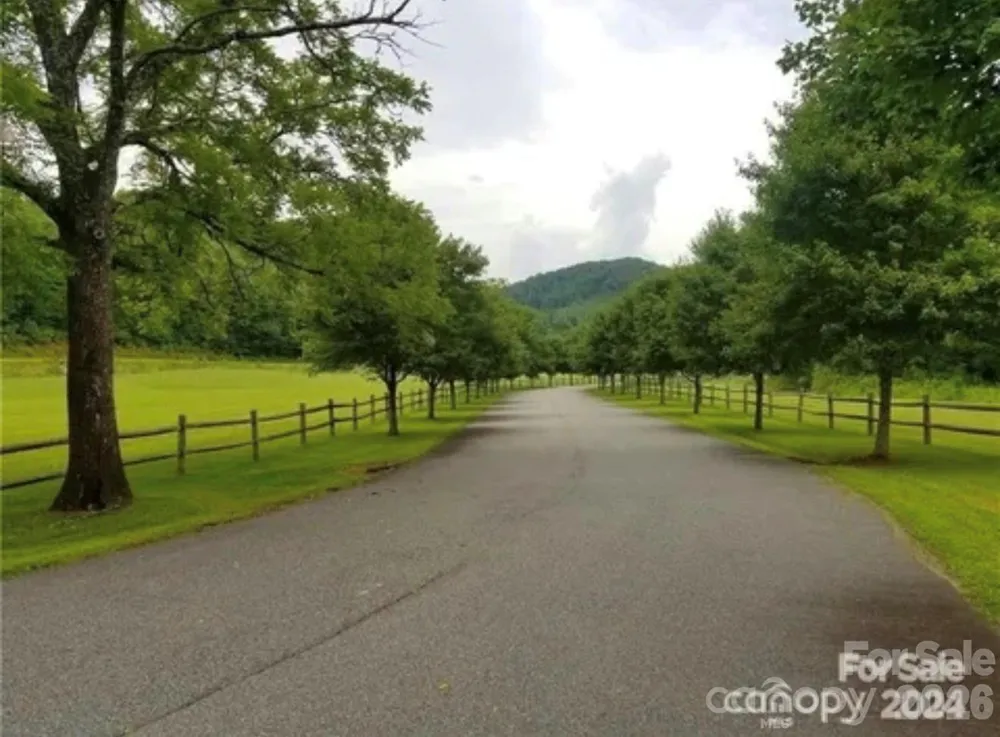 000 Roca Vista Drive #533 Lenoir, NC 28645