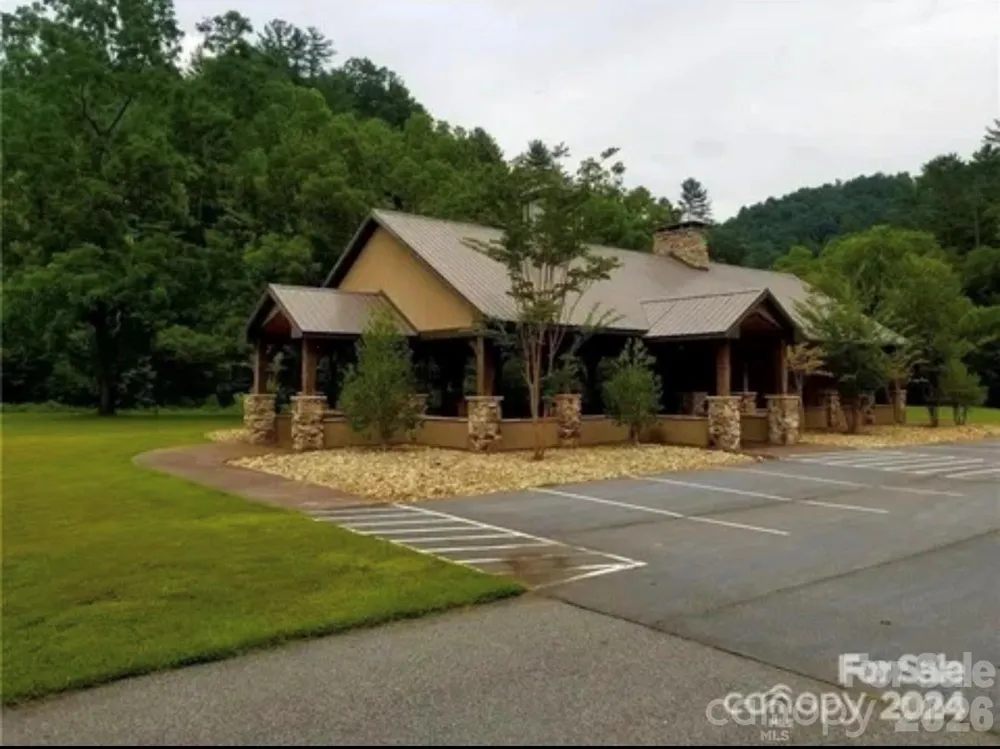 000 Roca Vista Drive #533 Lenoir, NC 28645