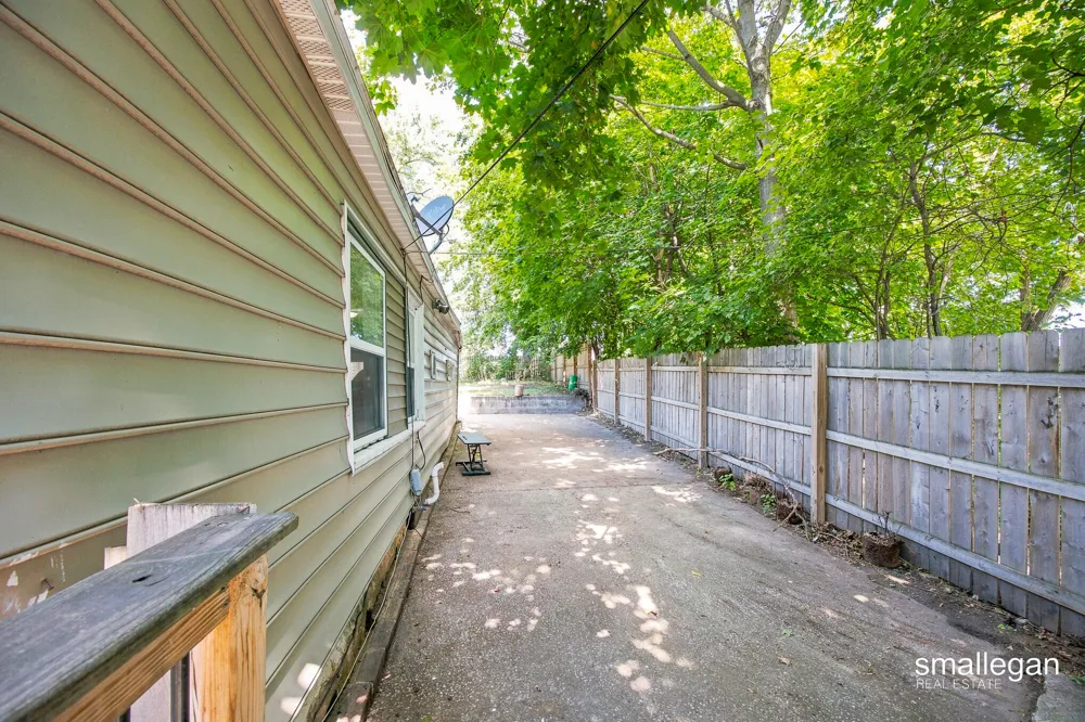413 Breens Court SW Grand Rapids, MI 49503