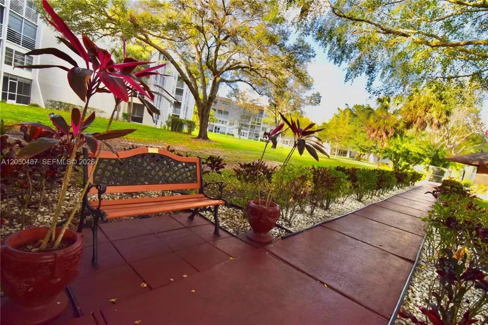9311 Orange Grove Dr #411 Davie, FL 33324