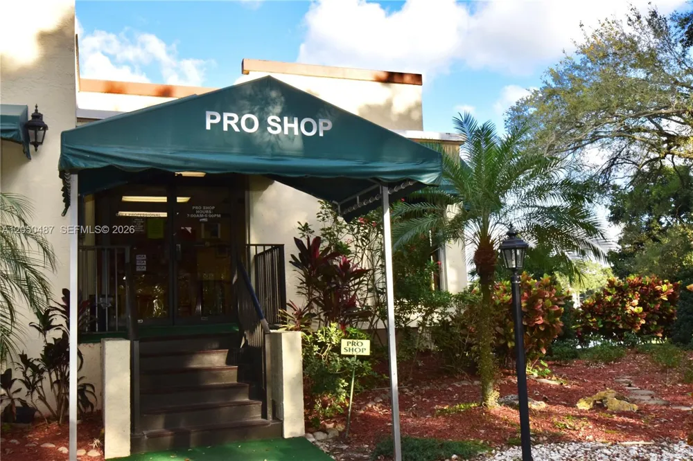 9311 Orange Grove Dr #411 Davie, FL 33324