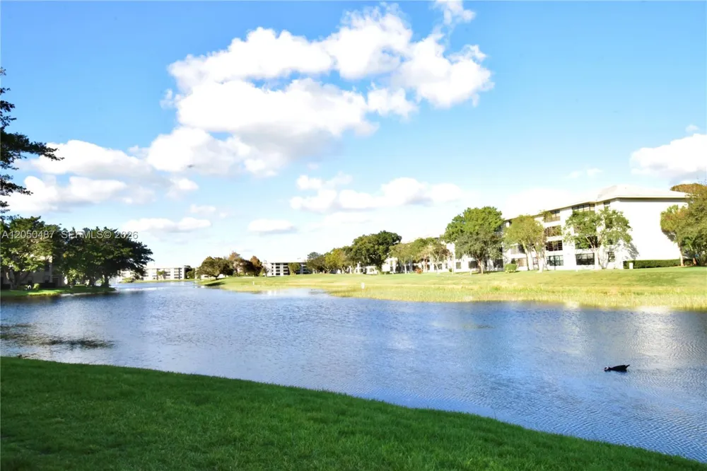 9311 Orange Grove Dr #411 Davie, FL 33324