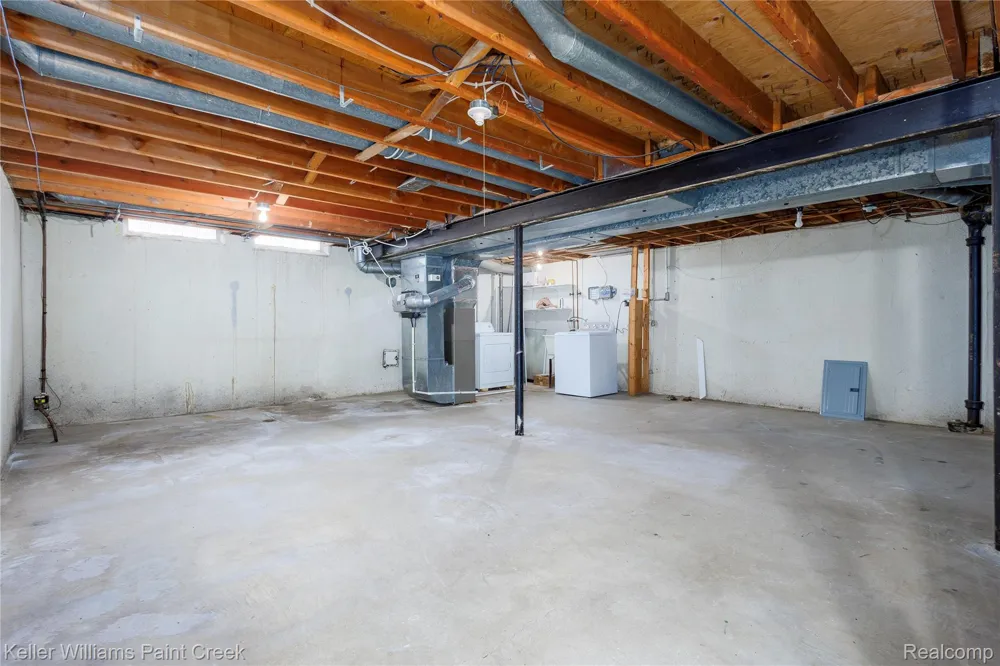 14271 Elgin Street Oak Park City, MI 48237