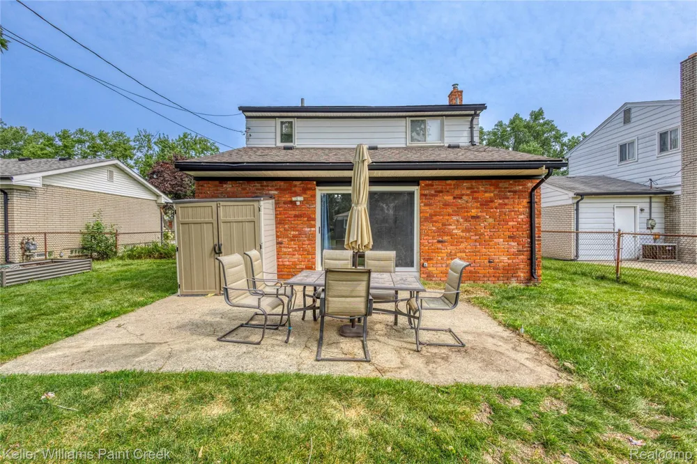 14271 Elgin Street Oak Park City, MI 48237
