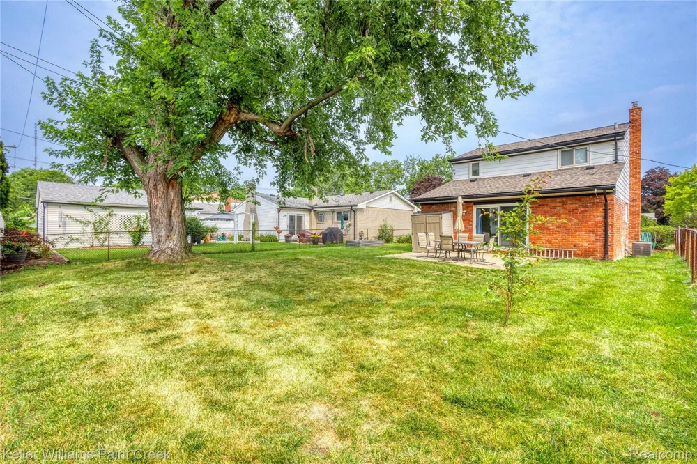 14271 Elgin Street Oak Park City, MI 48237