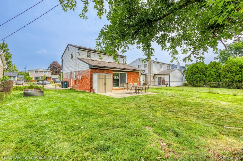 14271 Elgin Street Oak Park City, MI 48237