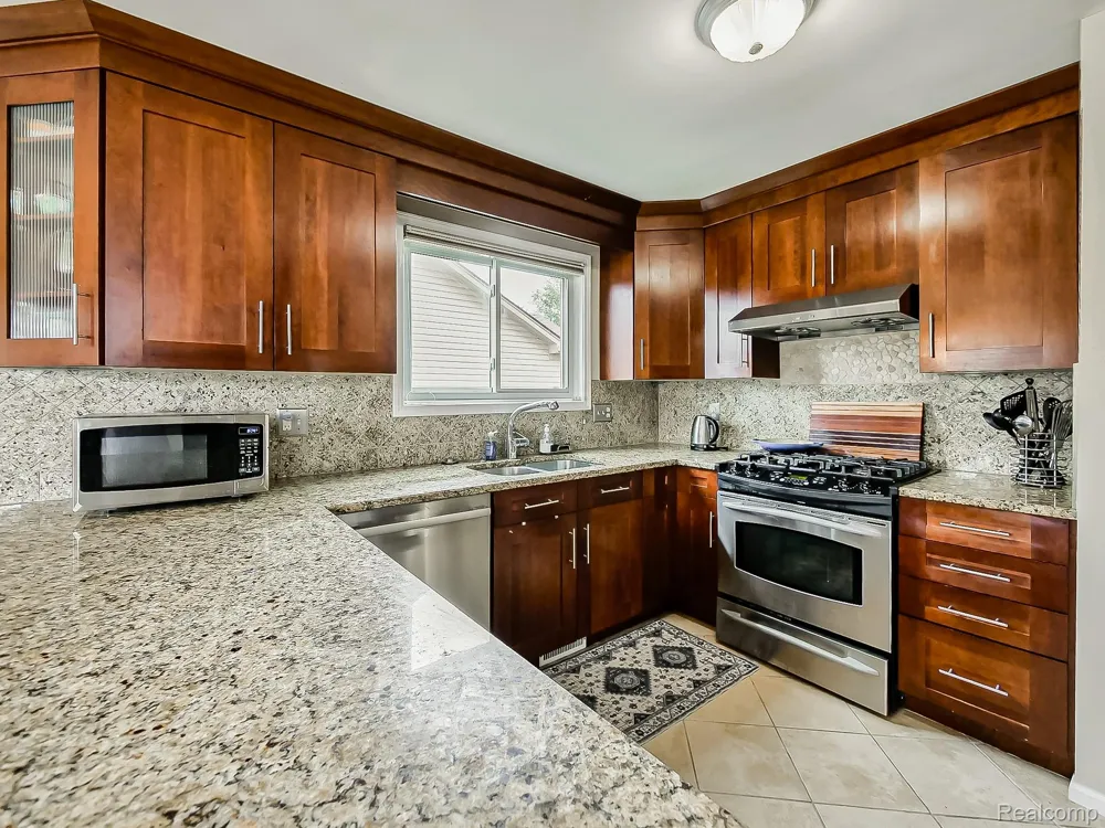 2191 Barclay Avenue Shelby Charter Township, MI 48317