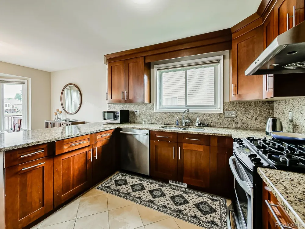 2191 Barclay Avenue Shelby Charter Township, MI 48317
