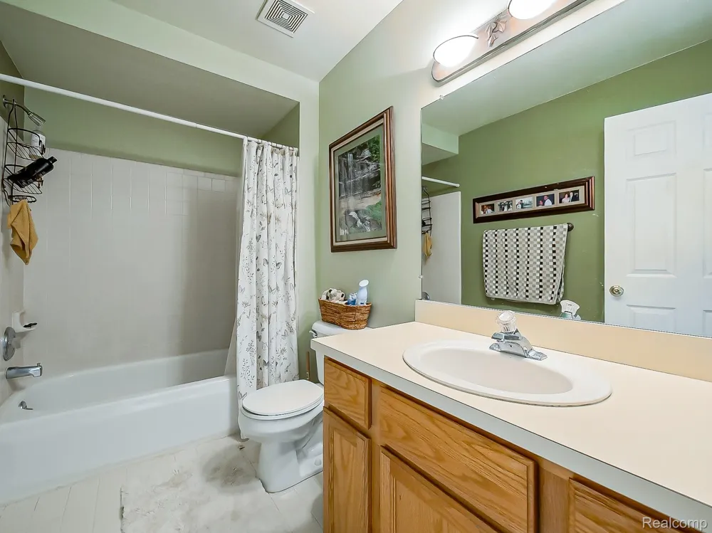 2191 Barclay Avenue Shelby Charter Township, MI 48317