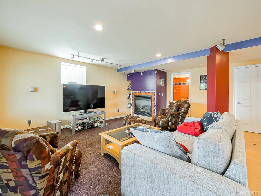 2191 Barclay Avenue Shelby Charter Township, MI 48317