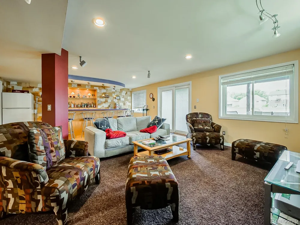 2191 Barclay Avenue Shelby Charter Township, MI 48317