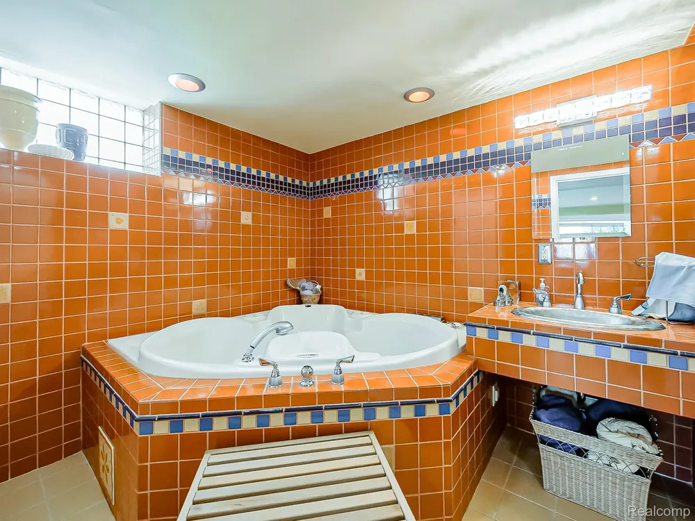 2191 Barclay Avenue Shelby Charter Township, MI 48317
