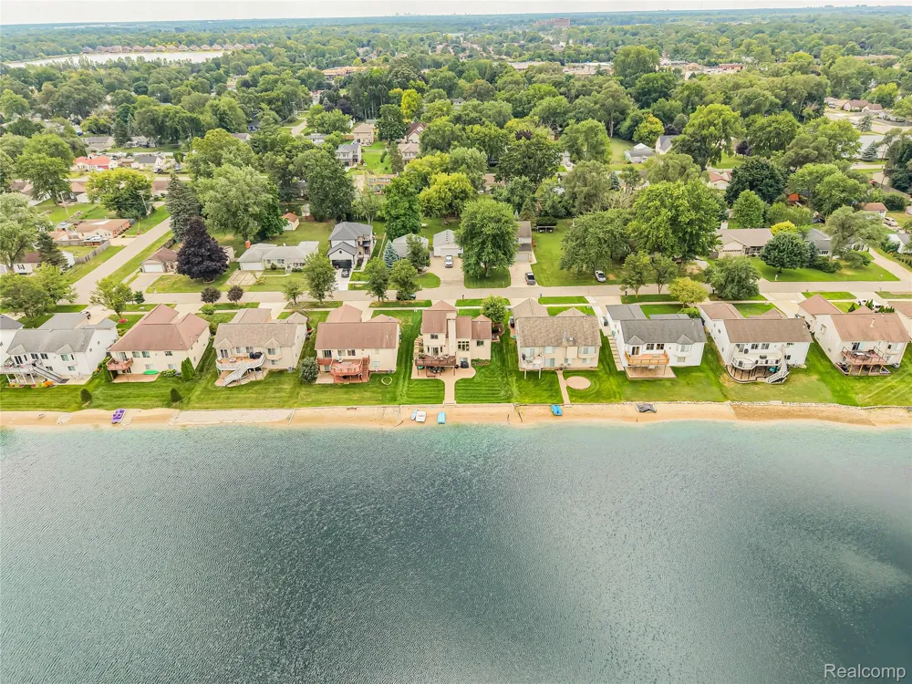 2191 Barclay Avenue Shelby Charter Township, MI 48317