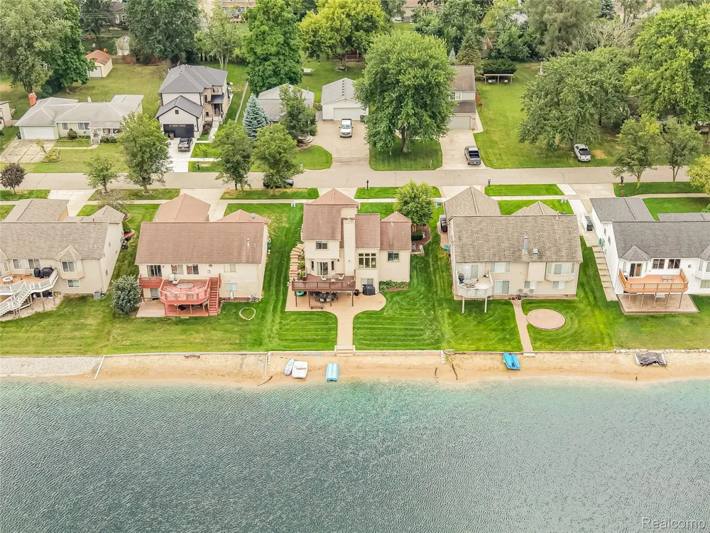 2191 Barclay Avenue Shelby Charter Township, MI 48317