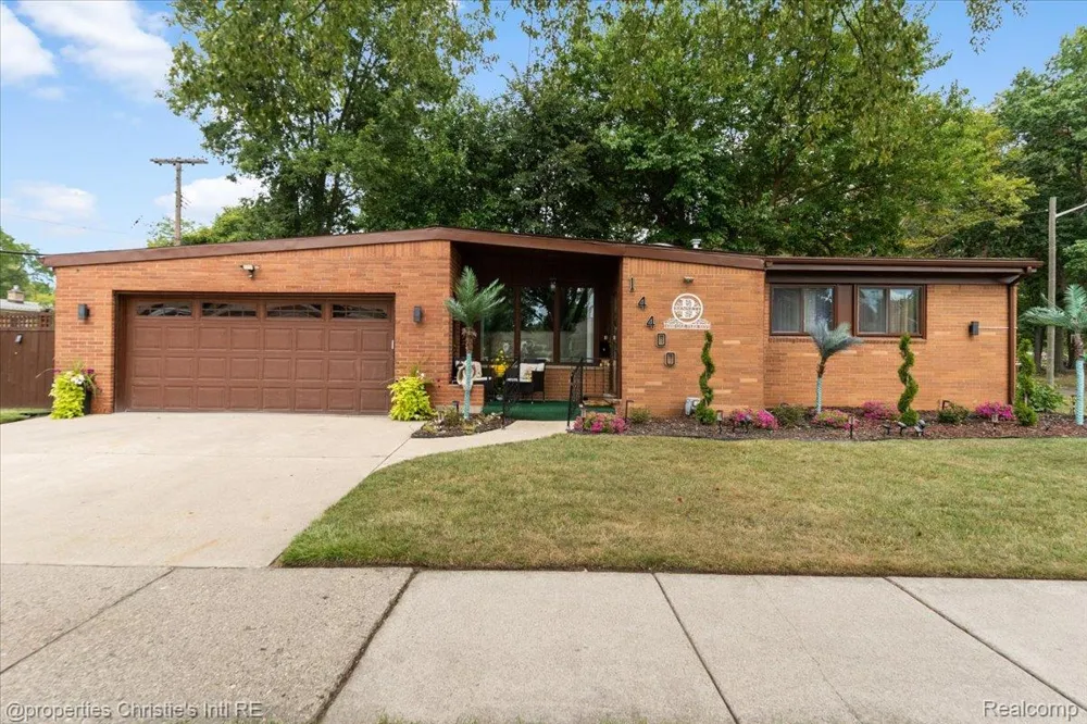 14400 Oak Park Boulevard Oak Park City, MI 48237