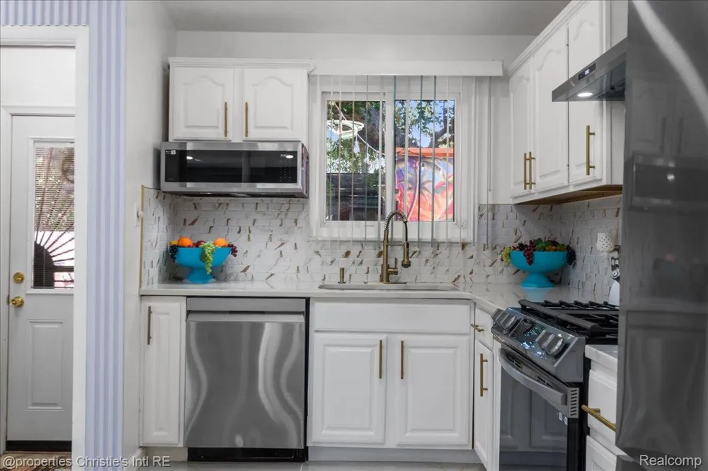 14400 Oak Park Boulevard Oak Park City, MI 48237