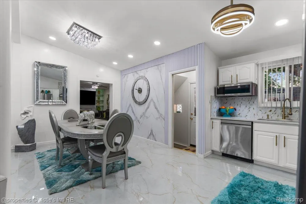 14400 Oak Park Boulevard Oak Park City, MI 48237