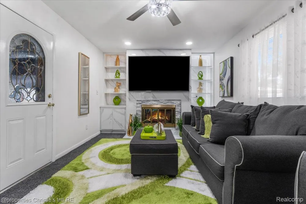 14400 Oak Park Boulevard Oak Park City, MI 48237