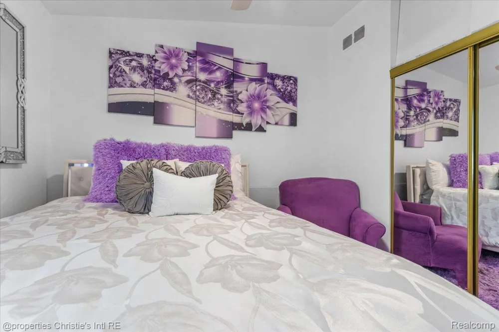 14400 Oak Park Boulevard Oak Park City, MI 48237