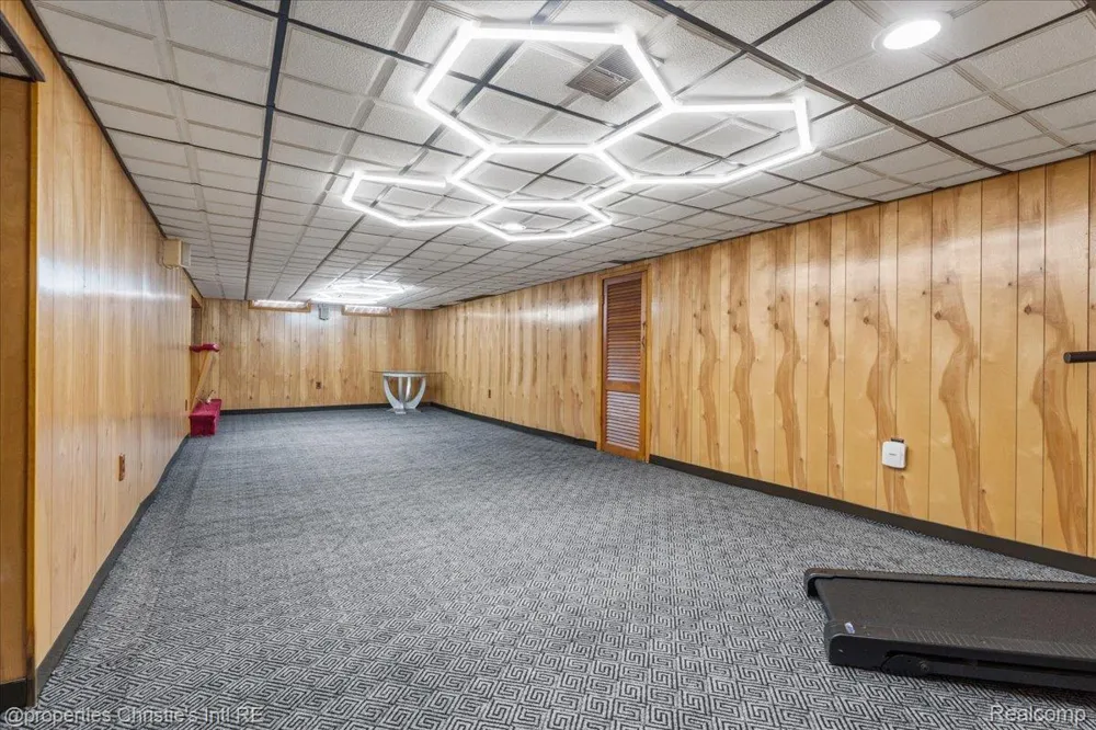 14400 Oak Park Boulevard Oak Park City, MI 48237