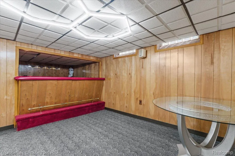 14400 Oak Park Boulevard Oak Park City, MI 48237