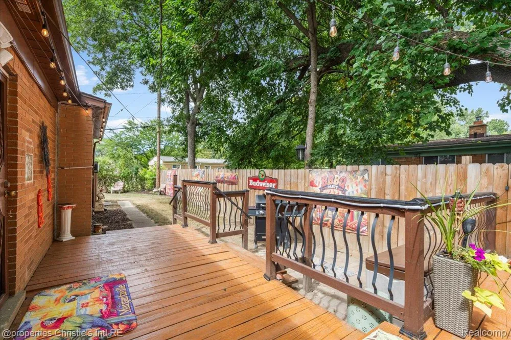 14400 Oak Park Boulevard Oak Park City, MI 48237